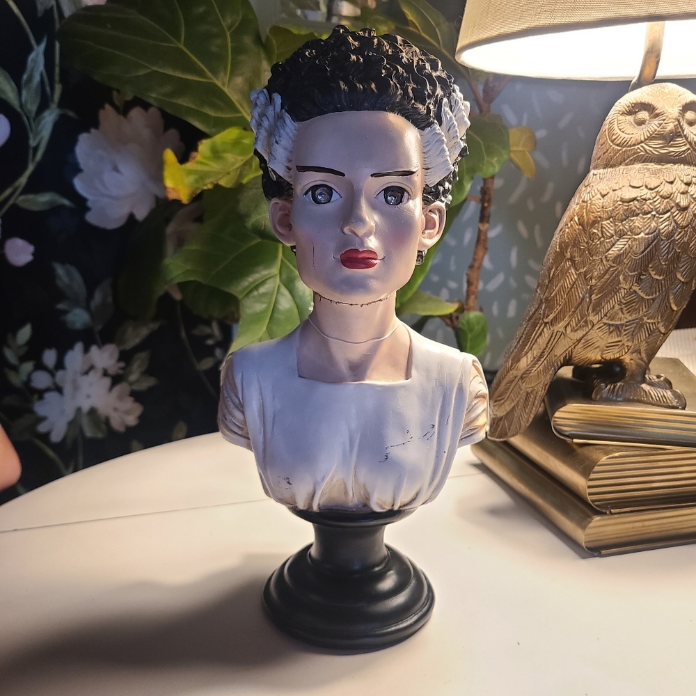 Bride of Frankenstein bust light up Halloween decor 13"x6"